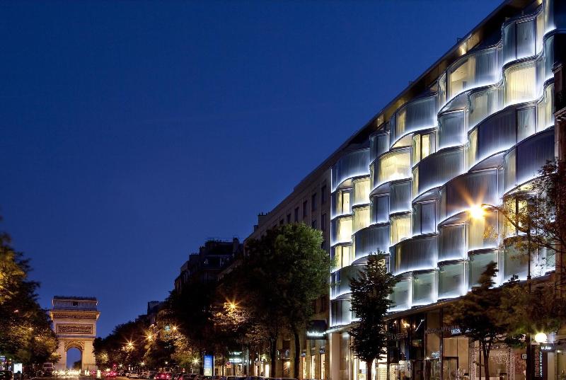 Отель Renaissance Paris Arc De Triomphe
