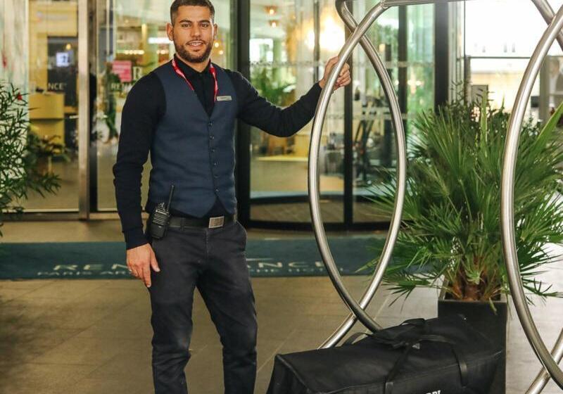 Отель Renaissance Paris Arc De Triomphe