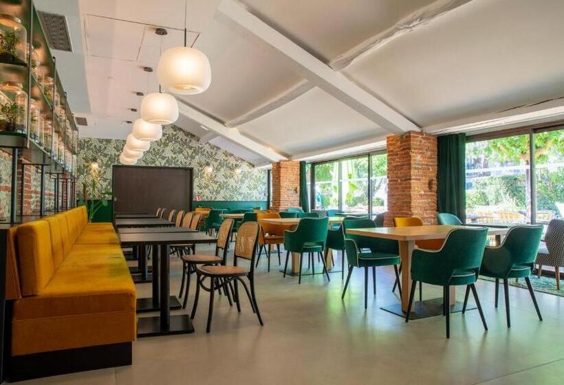 בית מלון כפרי Les Pins Galants