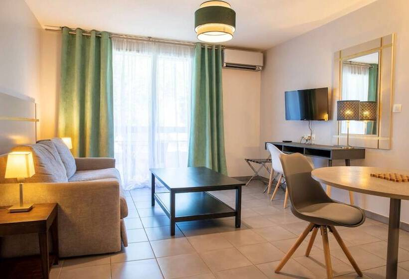 בית מלון כפרי Les Pins Galants