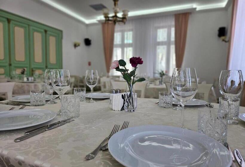 호텔 Restaurant Casa Cu Tei Craiova