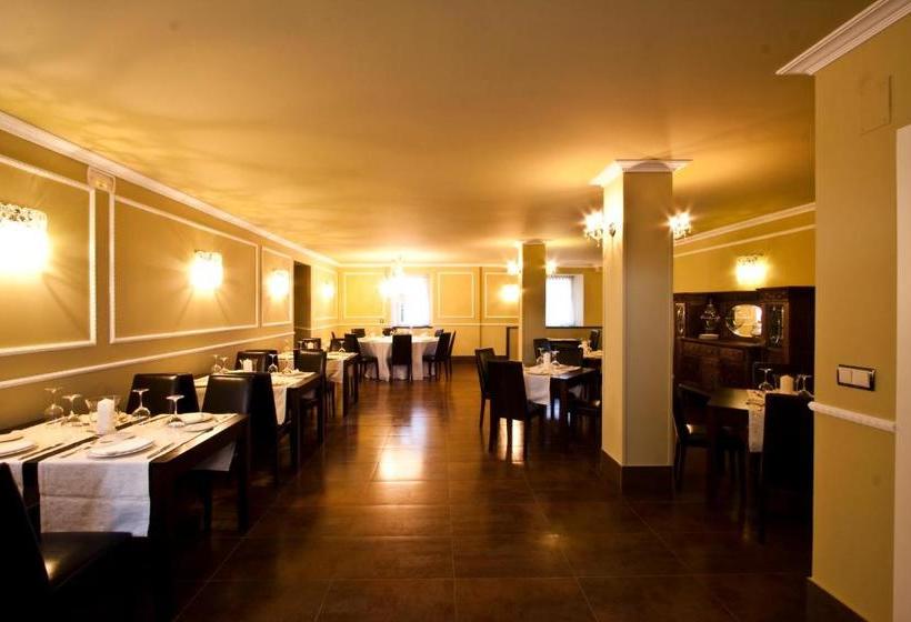 فندق ريفى Restaurante Puente Romano