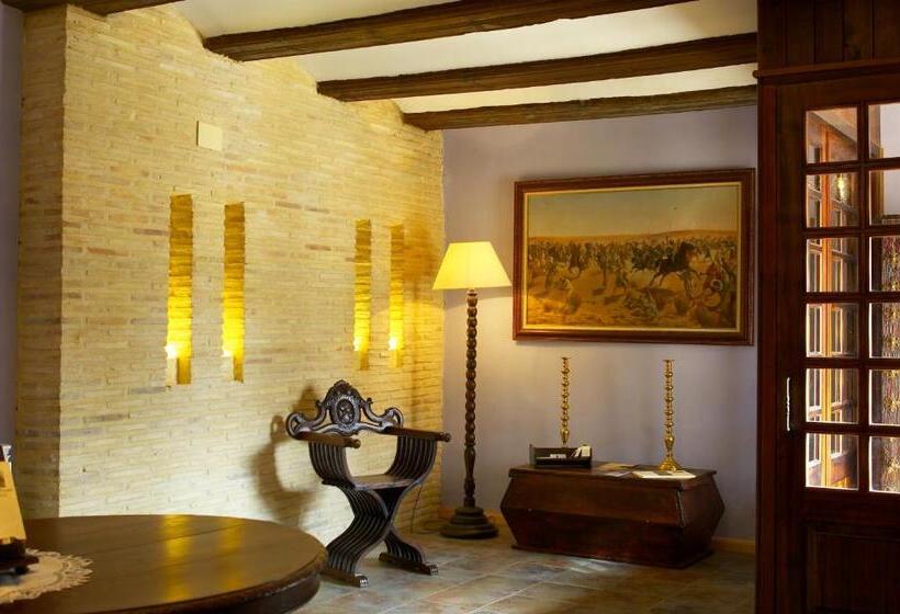 فندق ريفى La Val