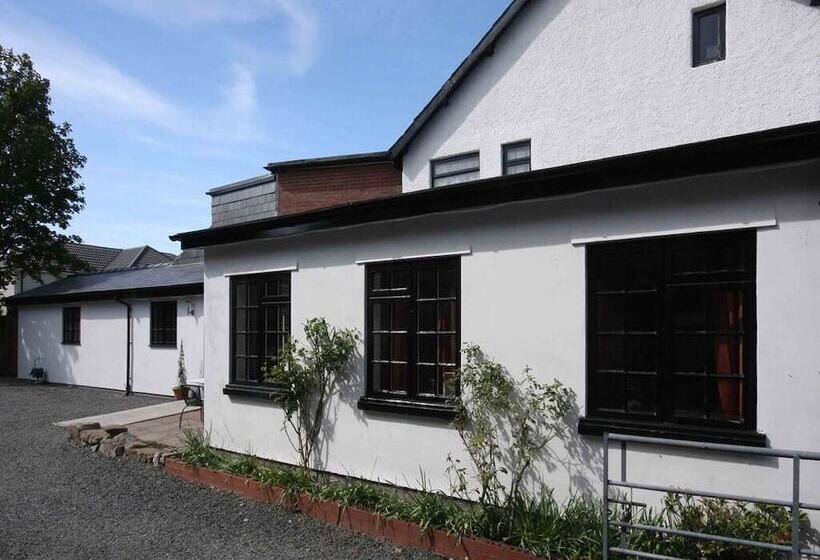 בית מלון כפרי The Horseshoe Guesthouse