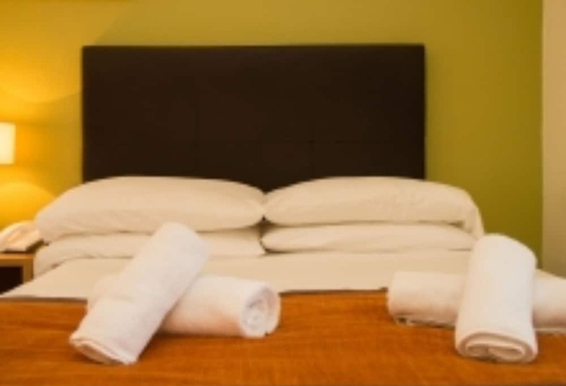 בית מלון כפרי The Twelve Knights