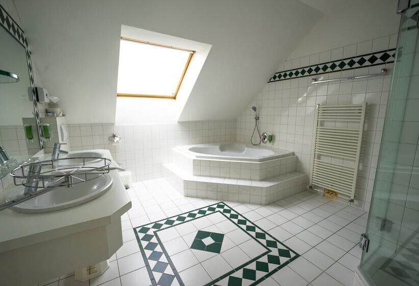 Thermenhotel Vier Jahreszeiten