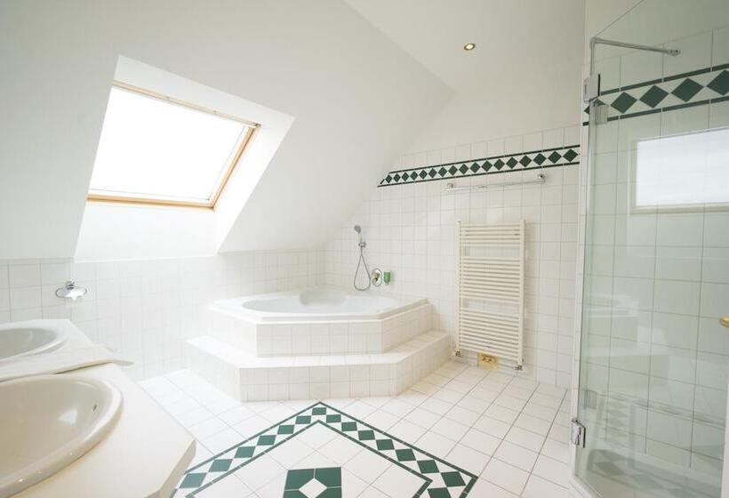 Thermenhotel Vier Jahreszeiten