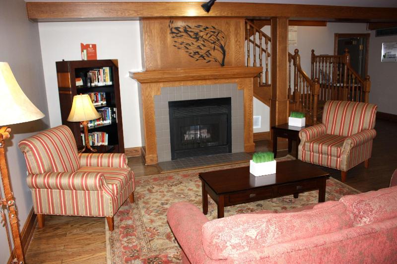 ホテル Travelodge Suites By Wyndham Regina   Eastgate Bay