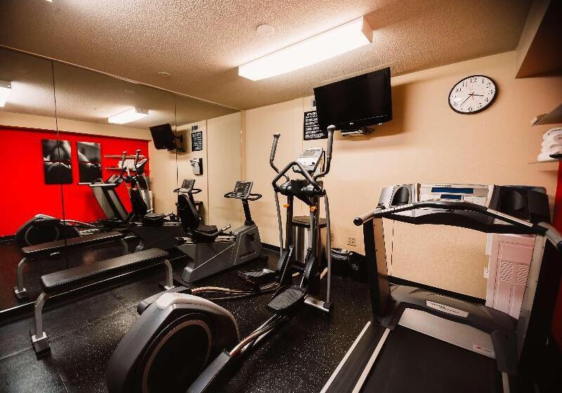 ホテル Travelodge Suites By Wyndham Regina   Eastgate Bay