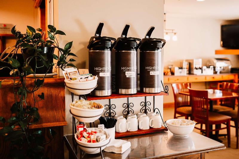 ホテル Travelodge Suites By Wyndham Regina   Eastgate Bay