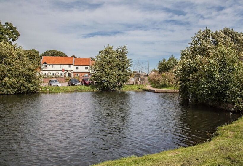 فندق Wayford Bridge Inn