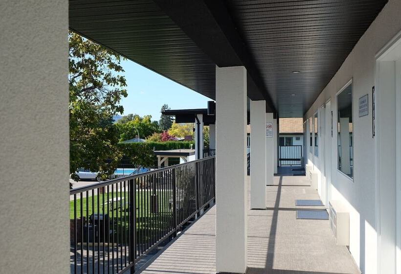 汽车旅馆  Oasis Inn