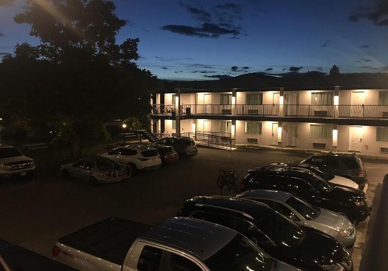 汽车旅馆  Oasis Inn