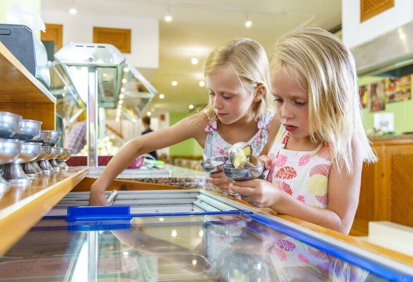 Playa Parc Apartments