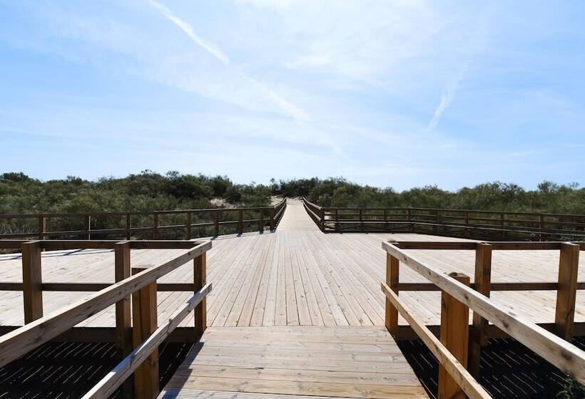 Praia Da Lota Resort - Beachfront Hotel