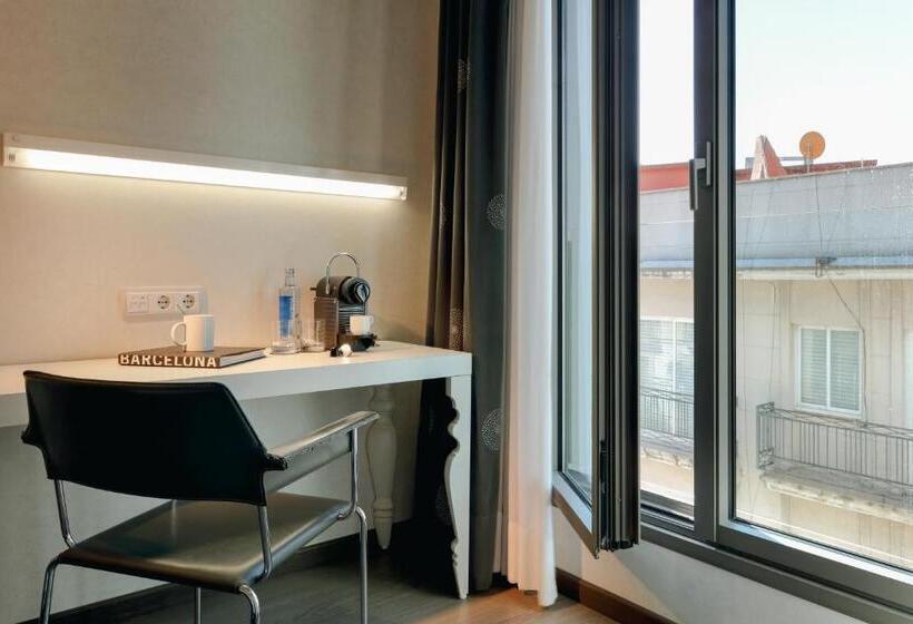 Отель Catalonia La Boquería