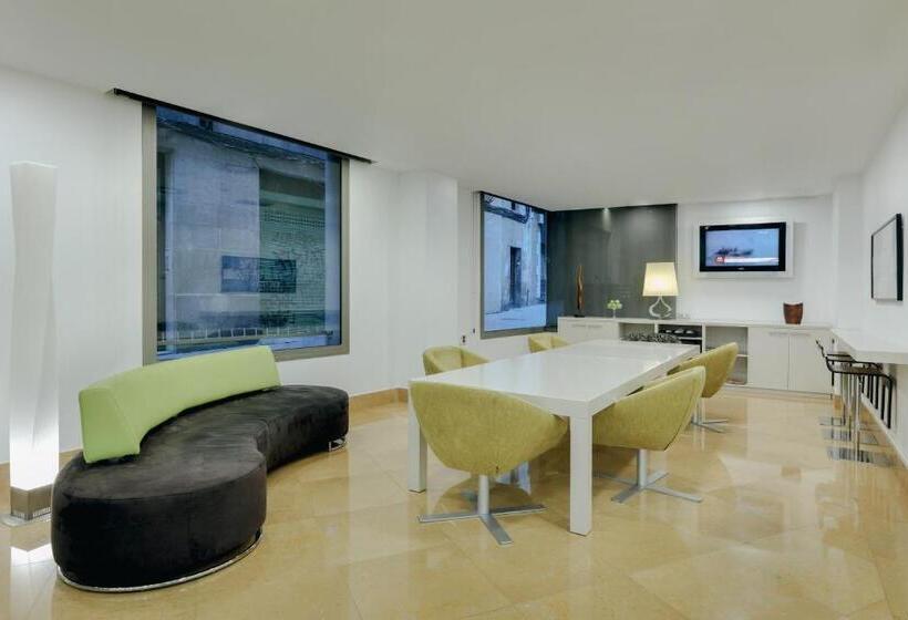 Отель Catalonia La Boquería