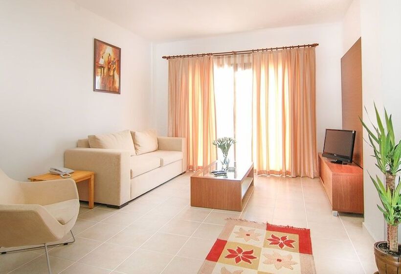 منتجع Aura Residence