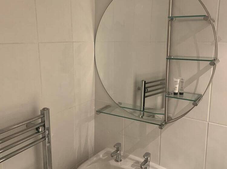 住宿加早餐  The Halfway House Pub And Kitchen