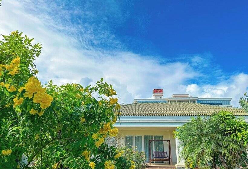 Gold Coast Hotel Resort & Spa