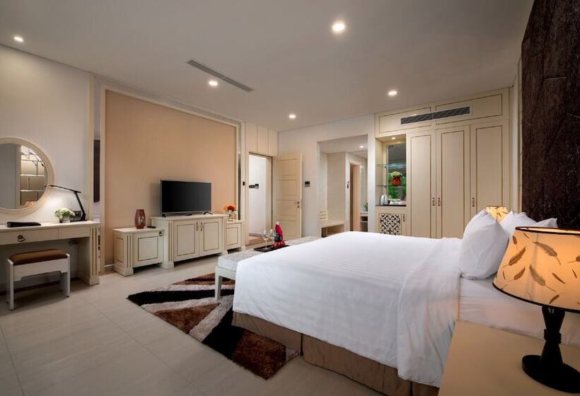 Gold Coast Hotel Resort & Spa