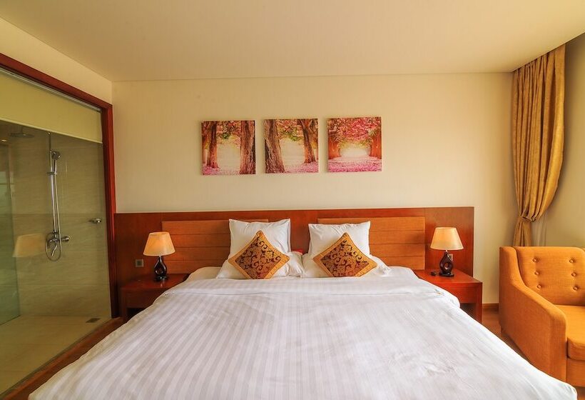 Gold Coast Hotel Resort & Spa