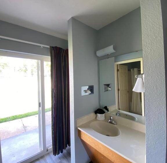 فندق Ayas Blossoms Inn