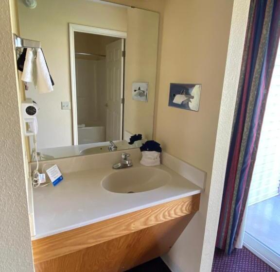 فندق Ayas Blossoms Inn