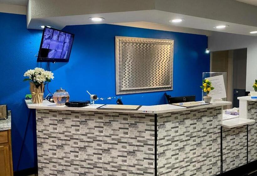 فندق Ayas Blossoms Inn