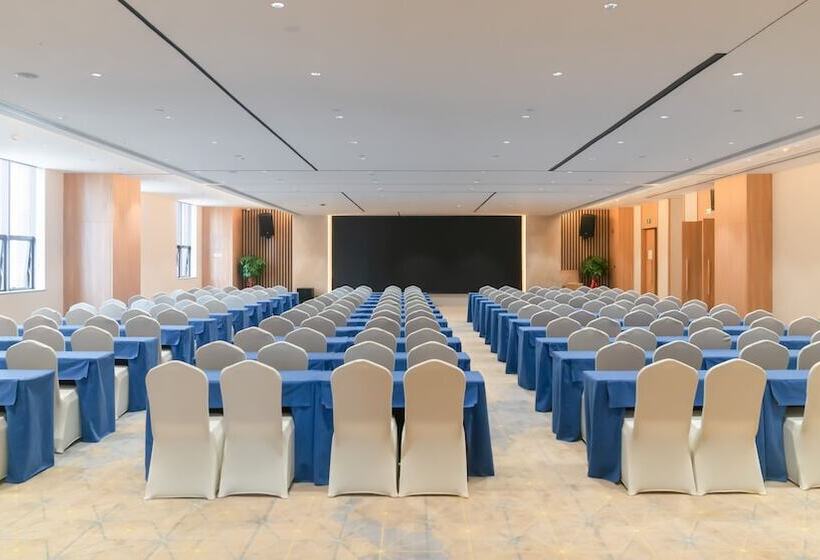 هتل Holiday Inn Express Nanning Jiangnan, An Ihg