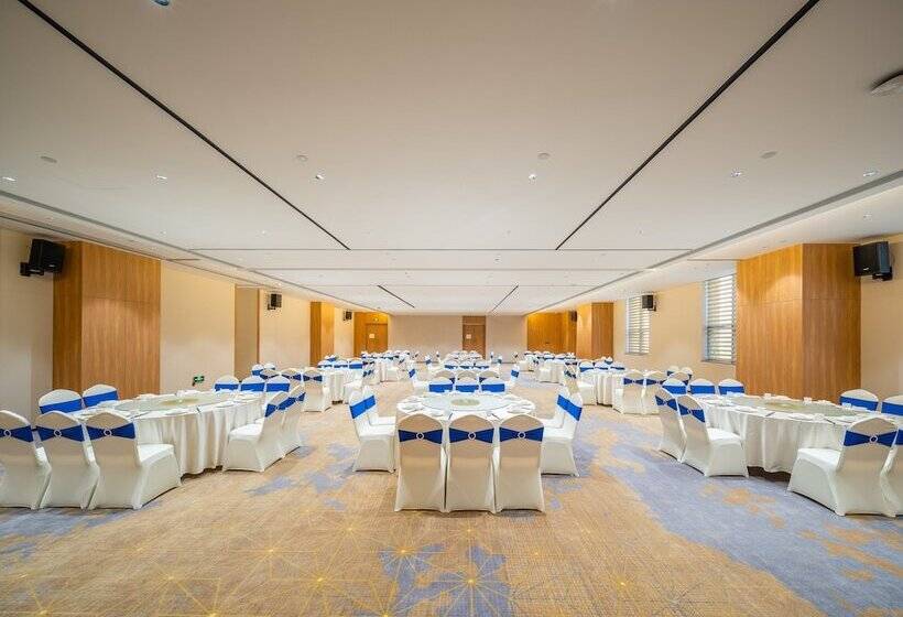 هتل Holiday Inn Express Nanning Jiangnan, An Ihg