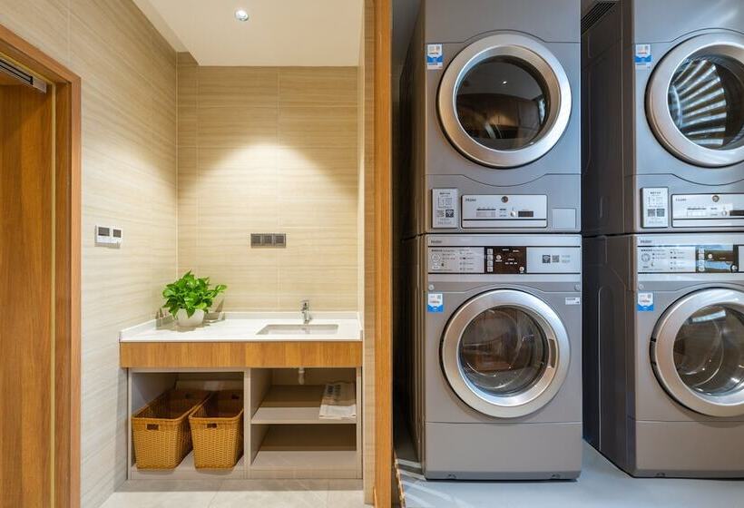 هتل Holiday Inn Express Nanning Jiangnan, An Ihg