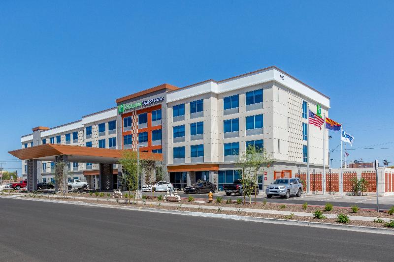 Отель Holiday Inn Express & Suites Phoenix Dwtn State Capitol, An Ihg