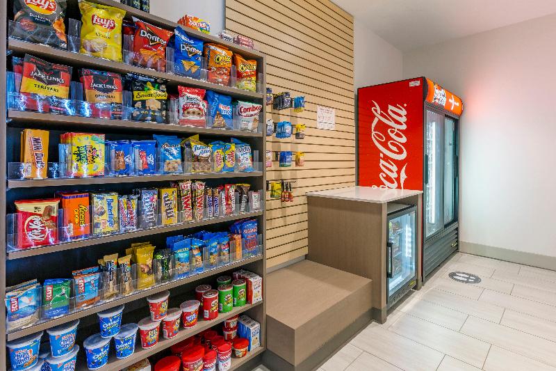 Отель Holiday Inn Express & Suites Phoenix Dwtn State Capitol, An Ihg