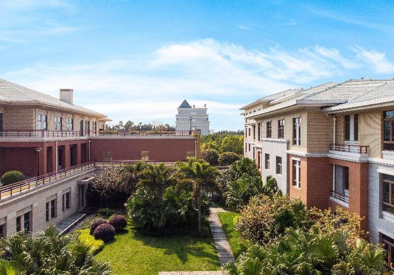 Отель Holiday Inn Fuzhou New Port, An Ihg