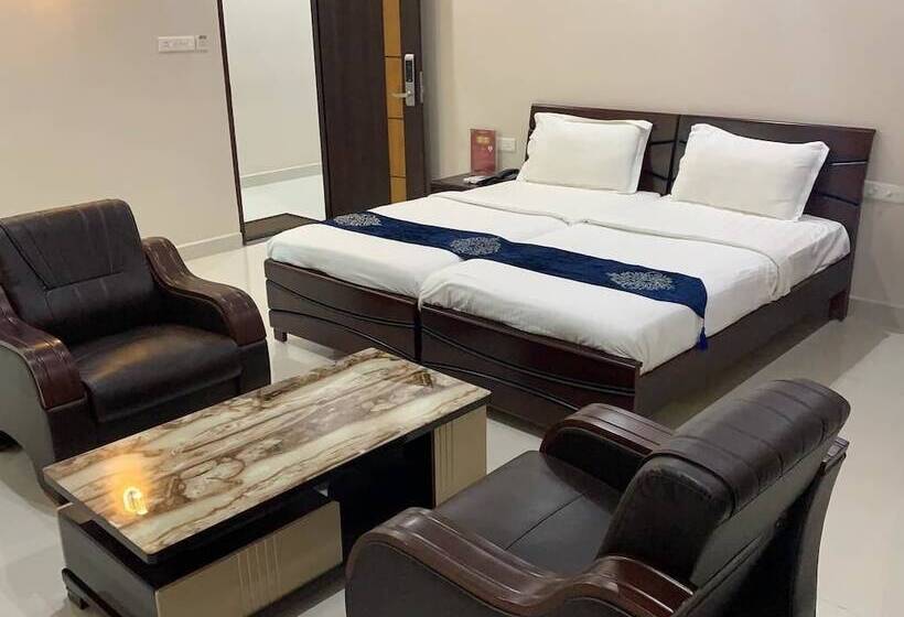 בית מלון כפרי J  N R Grand