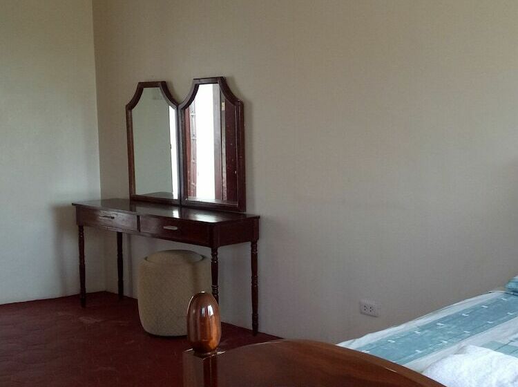 בית מלון כפרי Kiwi's Hidden Resort