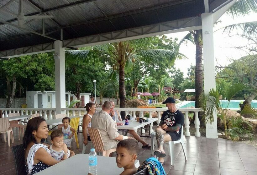 בית מלון כפרי Kiwi's Hidden Resort