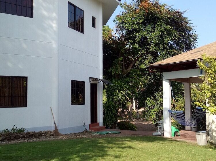 בית מלון כפרי Kiwi's Hidden Resort