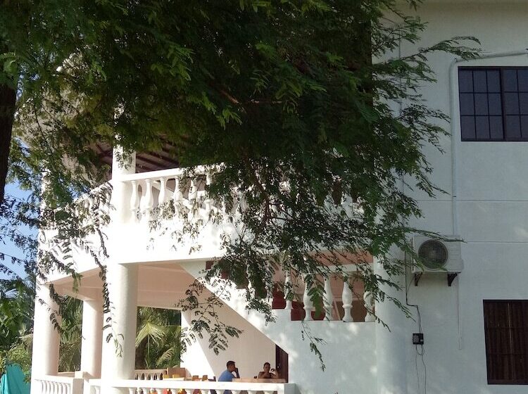 בית מלון כפרי Kiwi's Hidden Resort