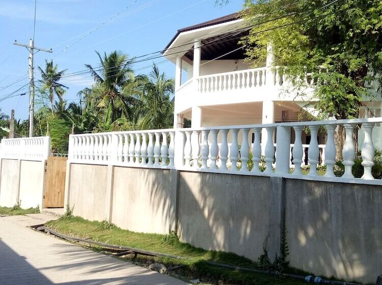 בית מלון כפרי Kiwi's Hidden Resort