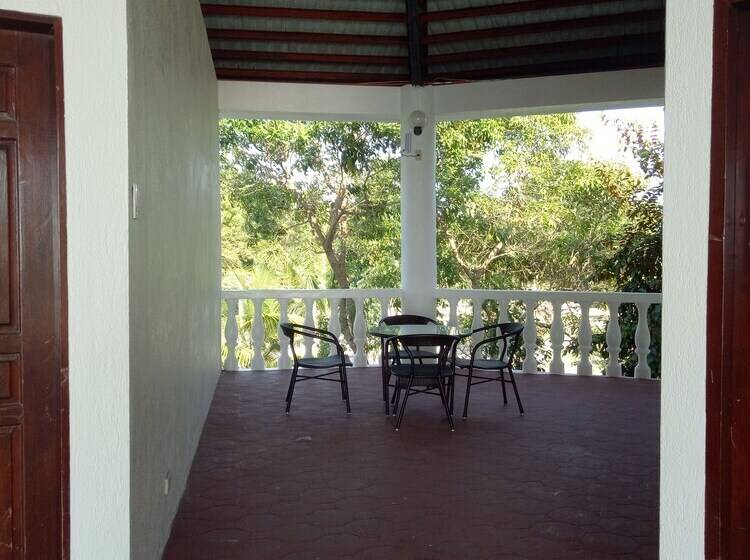 בית מלון כפרי Kiwi's Hidden Resort