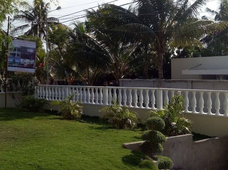 בית מלון כפרי Kiwi's Hidden Resort