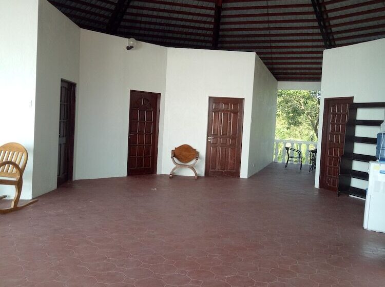 בית מלון כפרי Kiwi's Hidden Resort