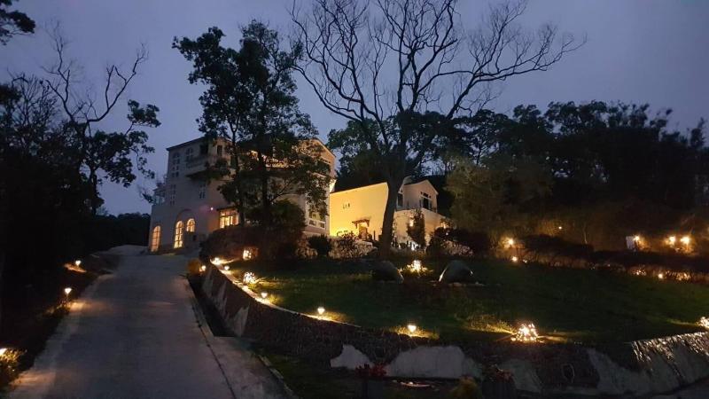 هتل Moonshine B&b