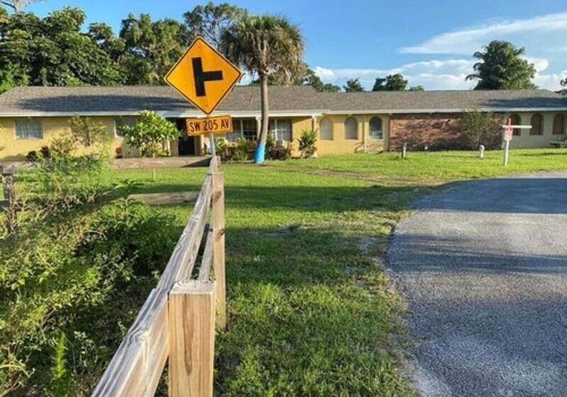 فندق Oyo Family Ranch At Melbourne Fl