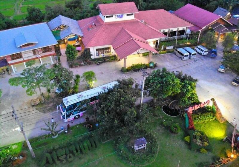 Отель Phurua Bussaba Resort & Spa