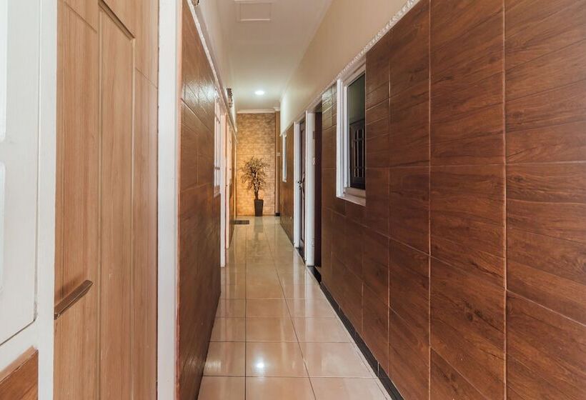 בית מלון כפרי Satria Guest House By Oyo Rooms