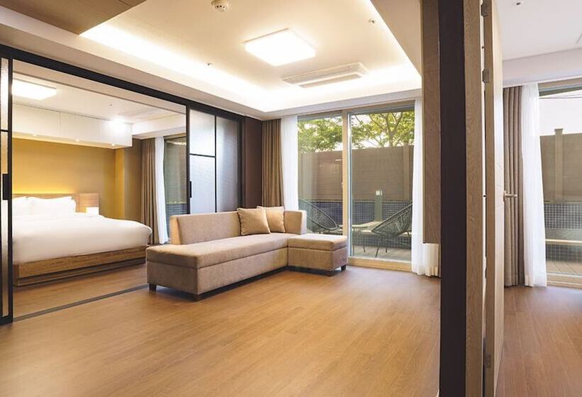 Отель Sokcho Marina Bay