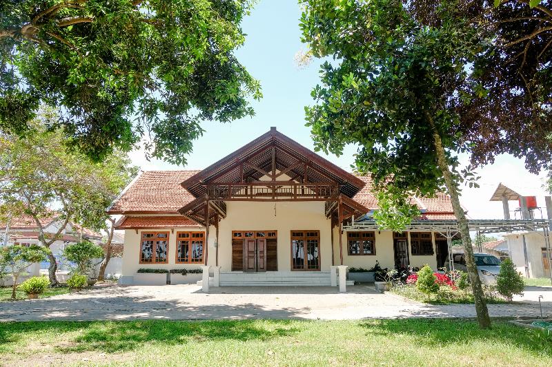 ホテル Spot On 2668 Pakis Residence